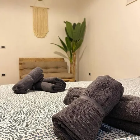 - 10 Min From Duomo Free Parking & Wifi Apartment